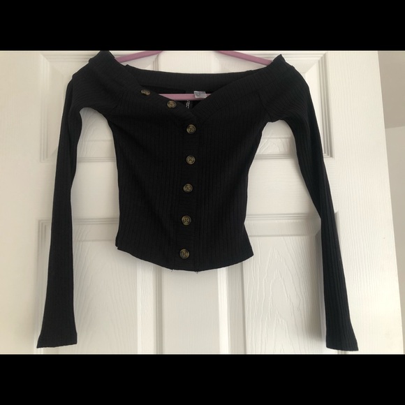 Cropped Ribbed Button Tee - Picture 4 of 5